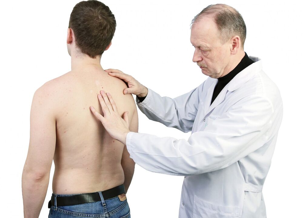 Zur Diagnose einer Osteochondrose gehört eine ärztliche Untersuchung der Wirbelsäule.